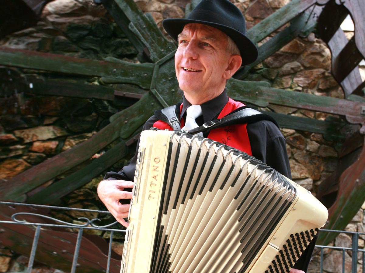 Italian solo music sunshine coast brisbane gold-coast